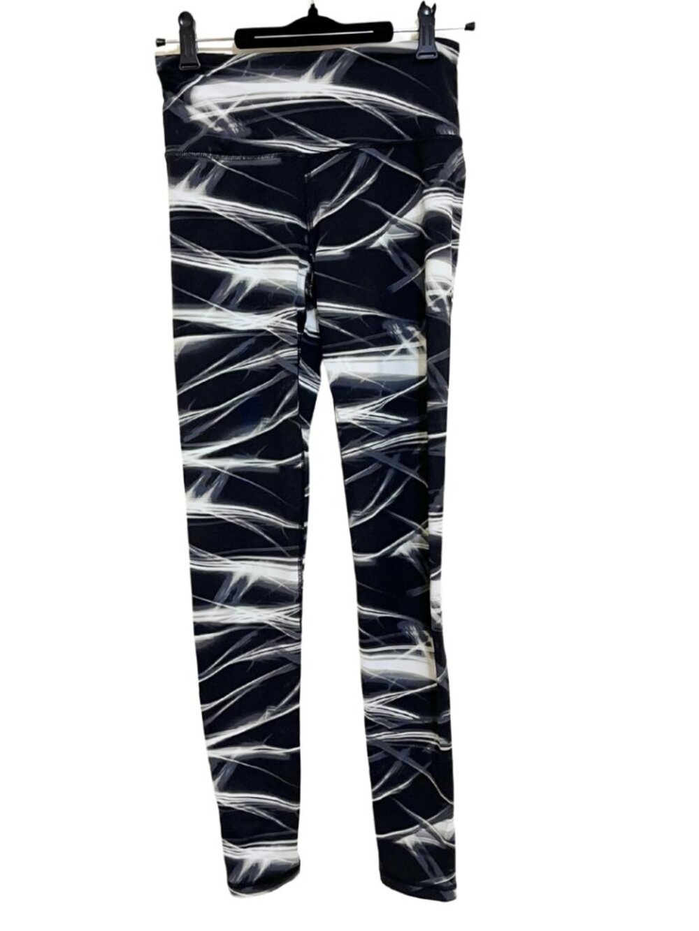 Knockout Black & White Graphic Print Leggings – Victoria’s Secret Sport, XS